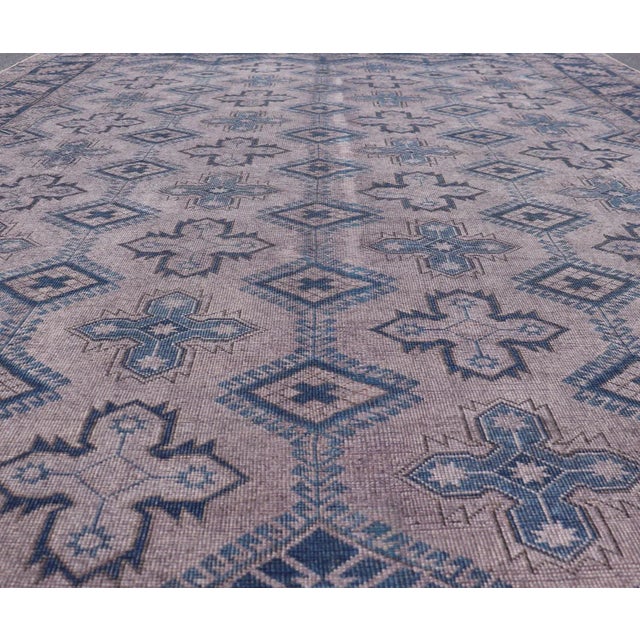 Turkish Oushak carpet with geometric designs. Keivan Woven Arts / rug en-165874, country of origin / type: Turkey /...