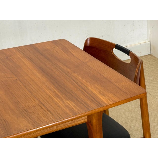 An exquisite creation by Scottish designer Tom Robertson, this dining table was handcrafted in the 1960s by A.H. McIntosh,...