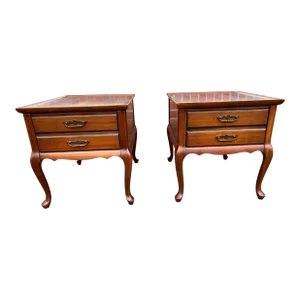 Mid 20th Century Vintage Traditional Queen Anne Style Solid Cherry Side Tables - Set of 2