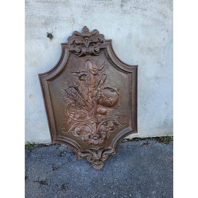 Antique 19th Century Cast Iron Wall Plaque – Ornate Agricultural Design Beautifully crafted from solid cast iron, this...