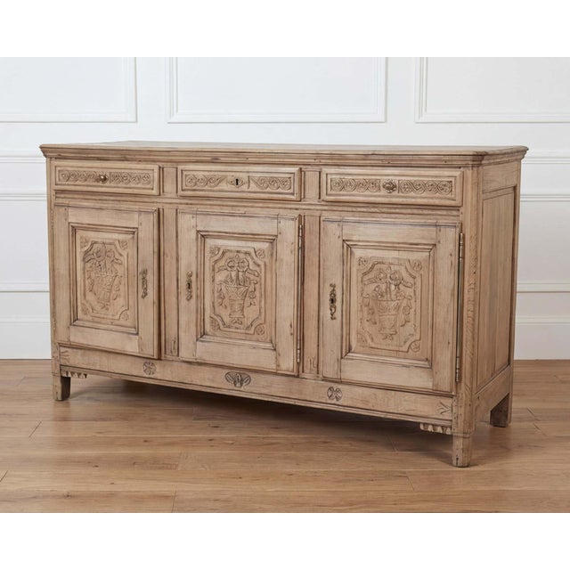 Wood Italian 18th Century Walnut Center Table with Carved Pedestal Base For Sale - Image 7 of 13