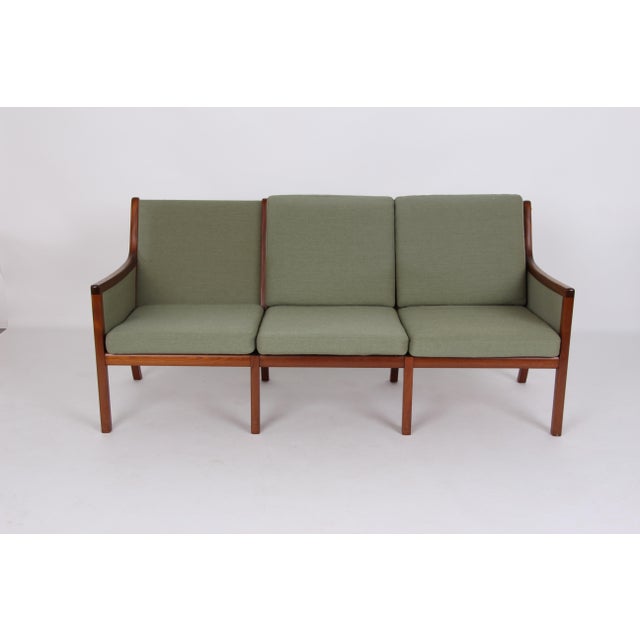 Danish Three-Seater Sofa in Mahogany and Wool Fabric by Ole Wanscher for Poul Jeppesens Møbelfabrik, 1960s For Sale - Image 13 of 13