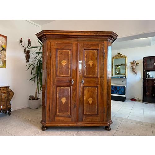 Baroque Hall Cabinet in Marquetry For Sale - Image 6 of 18