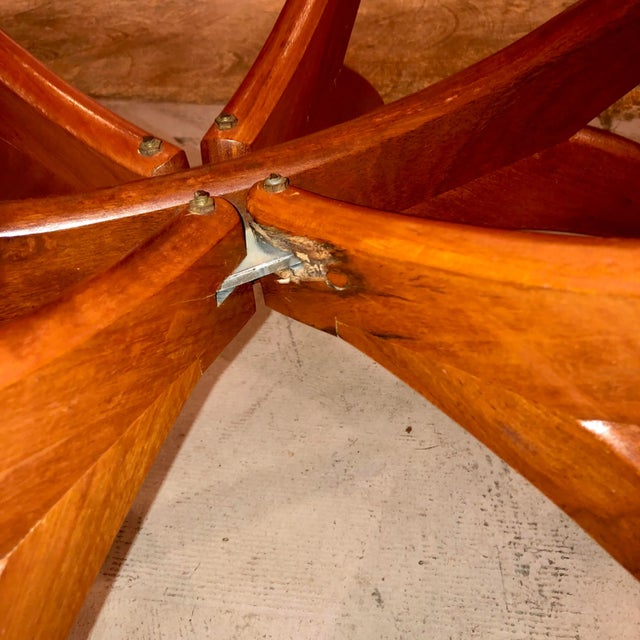 Wood 1950s Mid-Century Modern Brass Tray Table For Sale - Image 7 of 13