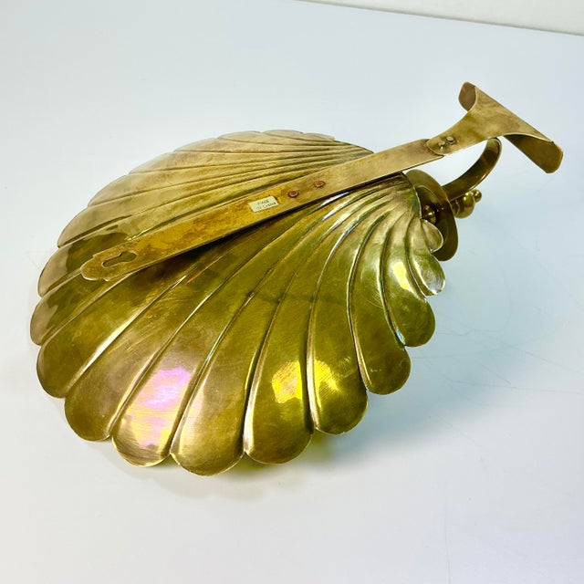 1970s 1970s Vintage Hollywood Regency Neoclassical Coastal Brass Shell Wall Candle Holder Sconce. For Sale - Image 5 of 12