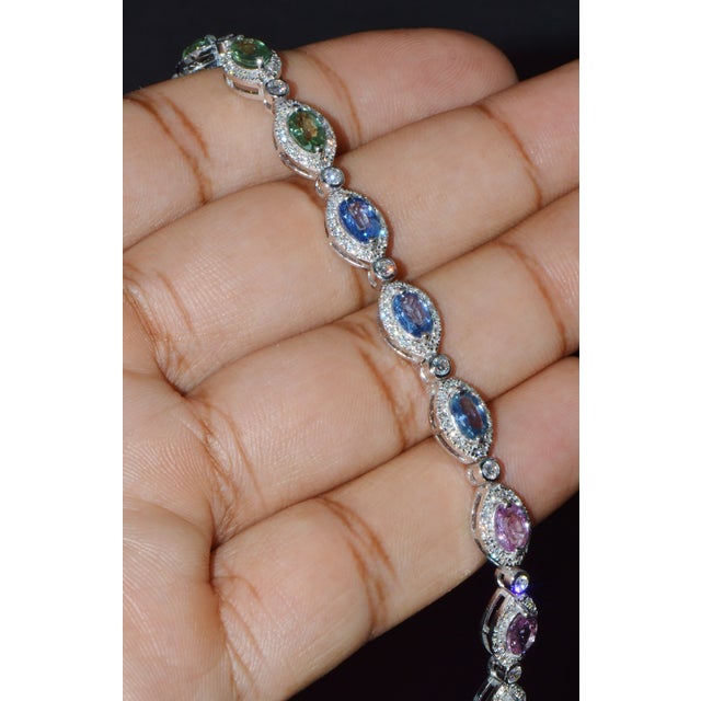 Certified Natural 11.32cts vs F Diamond Multi-Color Sapphire 18k Solid Gold Tennis Stacking Bracelet For Sale - Image 13 of 15