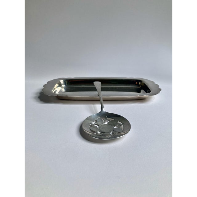 Boxed Wm. Rogers Silverplate Cranberry Set With Plate & Server- 2 Pieces For Sale In New York - Image 6 of 12
