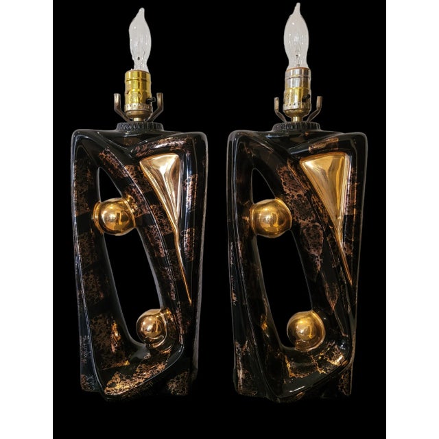 Black Pair of 1950s Black and Gold Ceramic Table Lamps in the Style of Howard Kron for Texans Inc. For Sale - Image 8 of 8