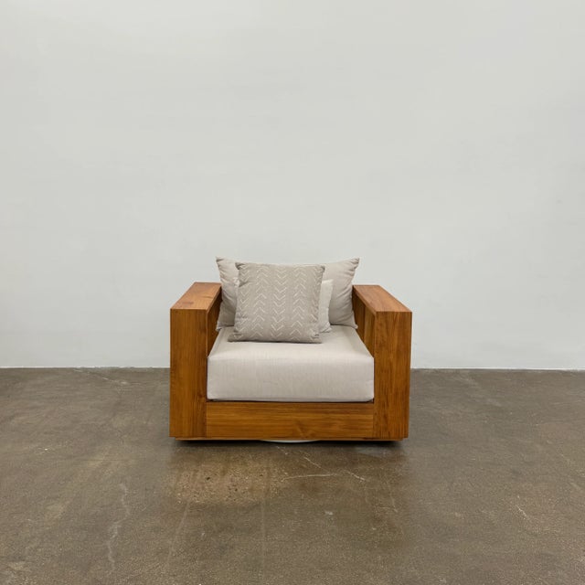 The Hayman Swivel Lounge Chair combines aesthetic appeal with thoughtful functionality. It features a 360-degree swivel...