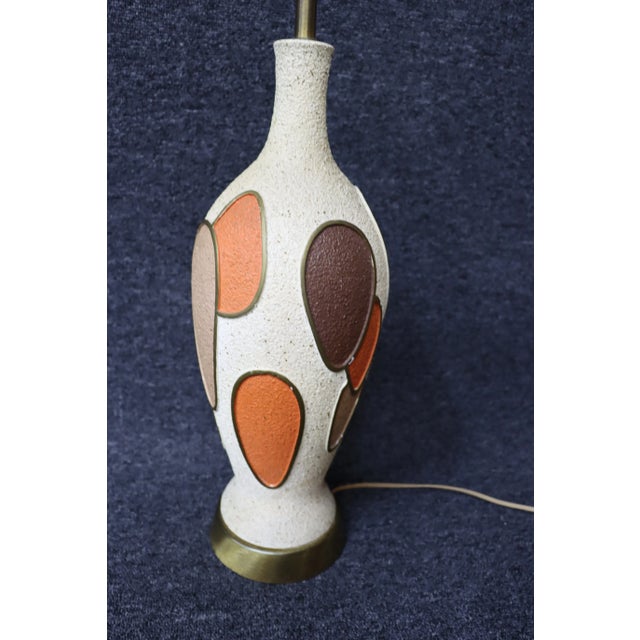 Mid Century speckled and paint decorated table lamp. Total height 33" without harp 23"