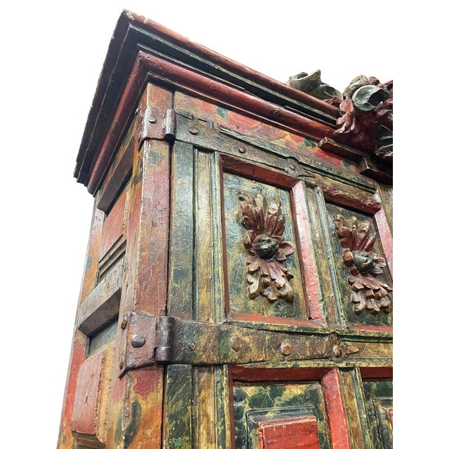 Spanish Renaissance Sacristy Cabinet in Walnut with Stylized Acanthus Leaf Polychrome Decoration, Spain, 1600 For Sale - Image 4 of 8