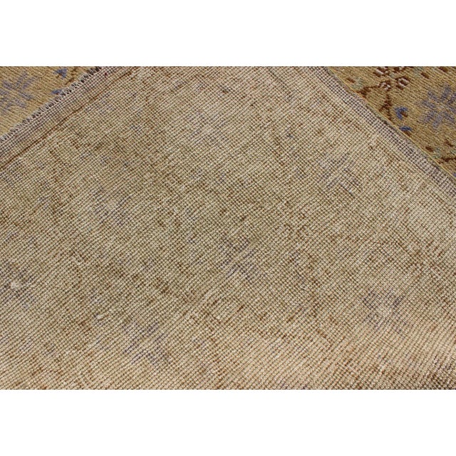 Textile Vintage Turkish Oushak Rug With Lattice Blossom Design in Camel and Lavender 4′10″ × 8′5″ For Sale - Image 7 of 8