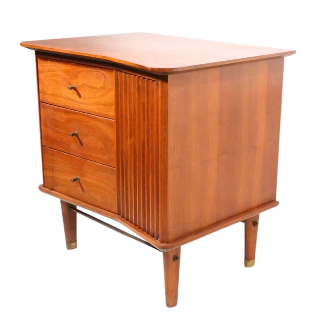 Mid 20th Century Nightstand by the United Furniture Corporation For Sale - Image 14 of 14