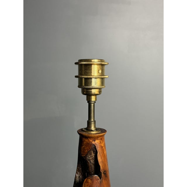 1960s Mid-Century Brutalist Sculptural Table Lamp in Burl Wood, France, 1960s For Sale - Image 5 of 14