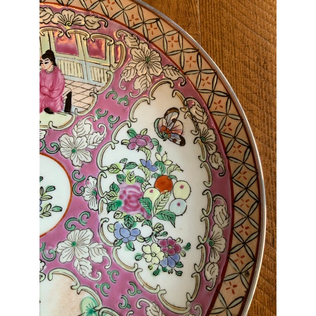 Mid-Century Modern Vintage Pink Chinoiserie Rose Medallion Style Plate — Hand‑Painted Chinese Export, Palm Beach Regency & Hollywood Regency Decor For Sale - Image 3 of 4