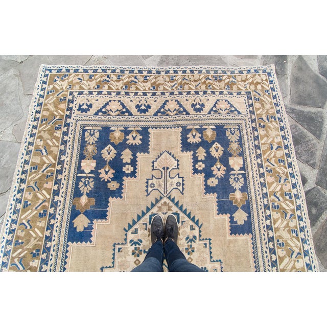 1920s House of Séance - 1920s Antique Oushak Medallion Hand-Knotted Rug - 7’6” X 13’4” For Sale - Image 5 of 10