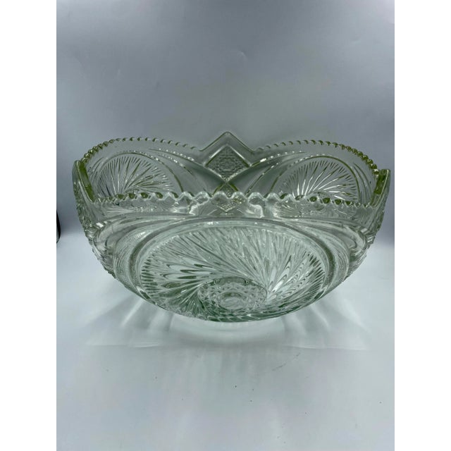 Vintage L. E. Smith "Aztec" Pattern Punch Server Set With Pedestal & 10 Cups For Sale - Image 4 of 13