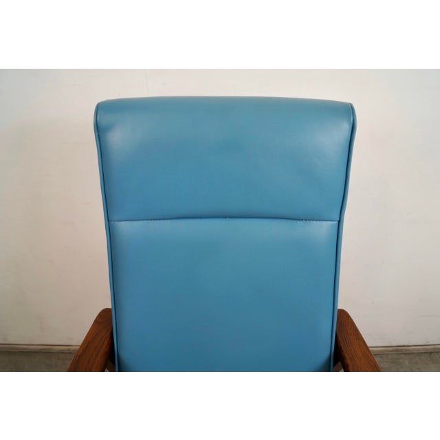 1960’s Mid-Century Modern Paoli Lounge Armchair For Sale - Image 9 of 12