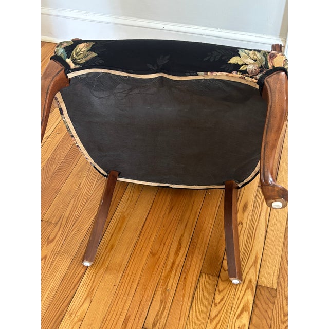 Late 20th Century French Louis XV Style Bergere Chair Upholstered in Pomegranate and Floral Fabric For Sale - Image 11 of 12