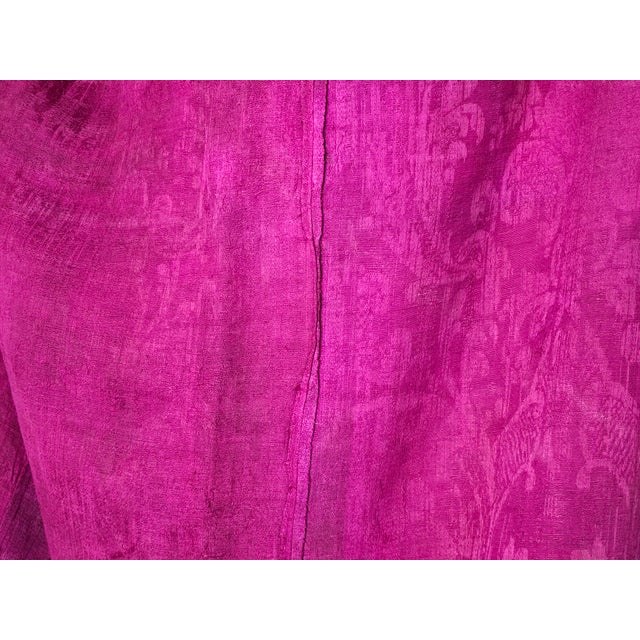 Mid 18th Century Antique Italian Bedspread in Calabrian Silk Damask, 1750 For Sale - Image 5 of 11