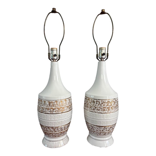 Vintage Mid-Century Modern Ceramic Table Lamps, White Glaze With Gilt Accents – Pair For Sale