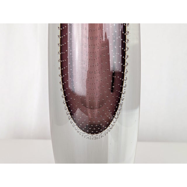 Purple Mid-Century Modern Clear and Purple Glass Vase by Gunnel Nyman for Studio Nuutajarvi, 1957 For Sale - Image 8 of 12