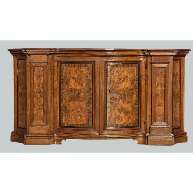 Shaped Credenza in Walnut and Olive Root, Lombardy-Veneto Area, 18th Century For Sale - Image 3 of 15