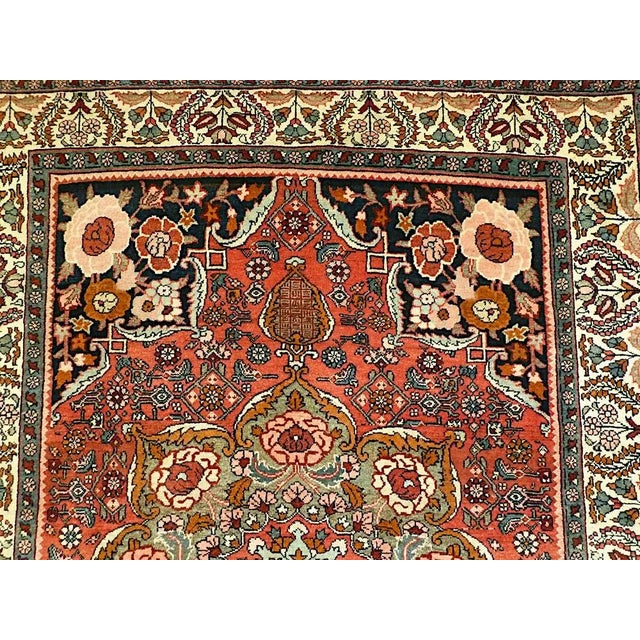 This bidjar rug is made of cotton from cork wool. Very fine and dense link with approx. 300,000 knots / m².