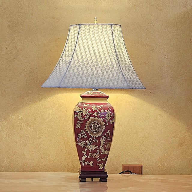 Chinoiserie Vintage Chinoiserie Style Porcelain Table Lamp With Hand-Painted Floral Motif For Sale - Image 3 of 18