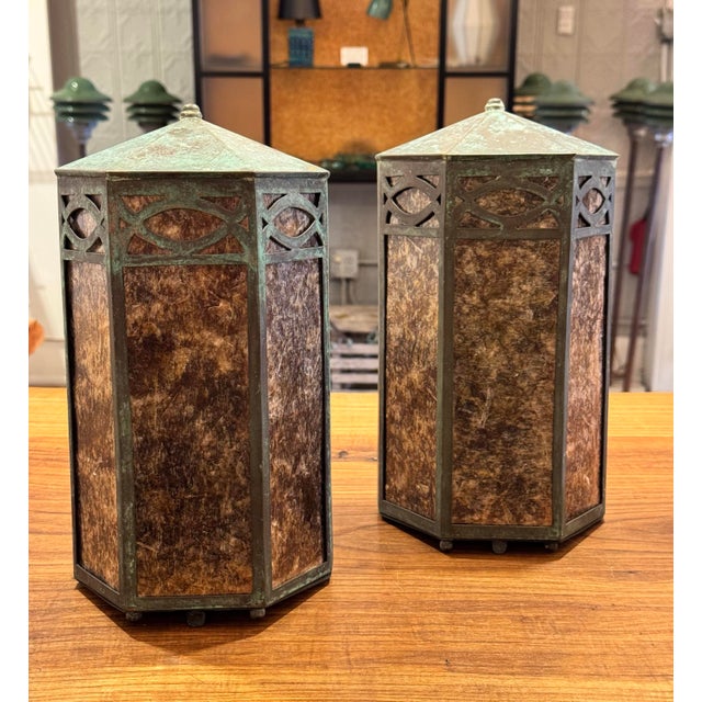 Arts & Crafts Pair of Early 1900s Copper and Mica Wall Sconce Lanterns For Sale - Image 3 of 6