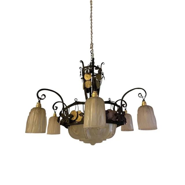 Buying a muller frères chandelier with 7 bulbs is an exceptional choice for collectors and enthusiasts of historical...