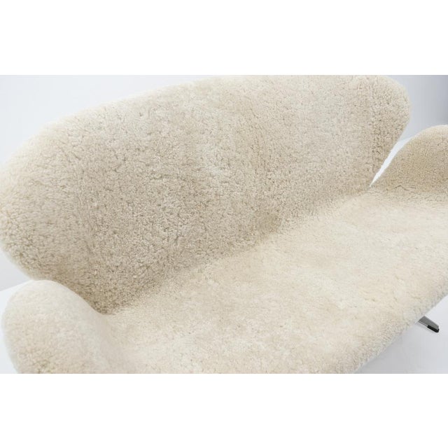Swan Sofa in Sheepskin by Arne Jacobsen for Fritz Hansen, 2000s For Sale - Image 14 of 16