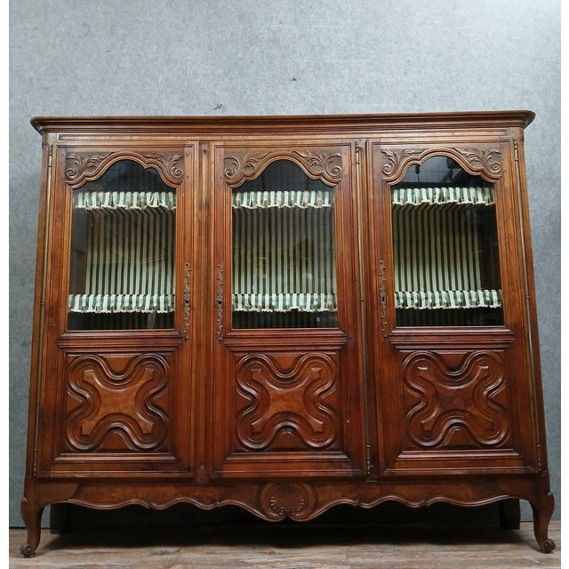 Brown Antique Louis XV Style Bookcase in Walnut, 1850s For Sale - Image 8 of 8
