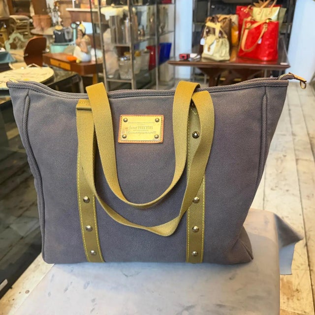 A 2006 Louis Vuitton Antigua Cabas Gm Brown Cotton Tote Bag For Sale - Image 9 of 16