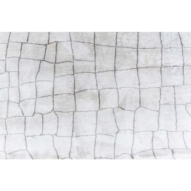 Early 21st Century Modern Crocodile Design Handmade Silk Rug in Gray Shades by Doris Leslie Blau For Sale - Image 5 of 10