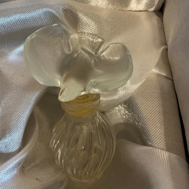 Mid 20th Century Small Lalique‑Designed Nina Ricci L’Air Du Temps Dove Bottle, C. 1970 For Sale - Image 5 of 7