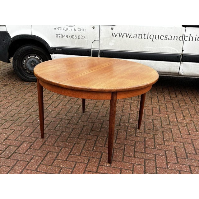 Mid-Century Modern Circular Extendable Dining Table and Chairs from G-Plan, Set of 5 For Sale - Image 15 of 17