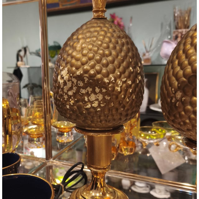Mid-Century Brass Pineapple Table Lamps with Opaline Glass Globes, 1970s, Set of 2 For Sale - Image 4 of 5