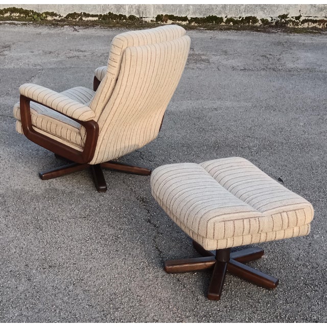 Set of Mid-Century Swivel Armchair and Ottoman in Tweed and Wood, 1970 For Sale - Image 11 of 13