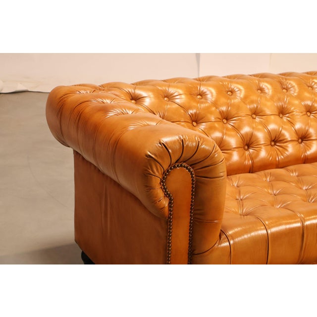 2020s English Traditional Style Leather 'Cheyenne' Chesterfield Sofa For Sale - Image 5 of 18