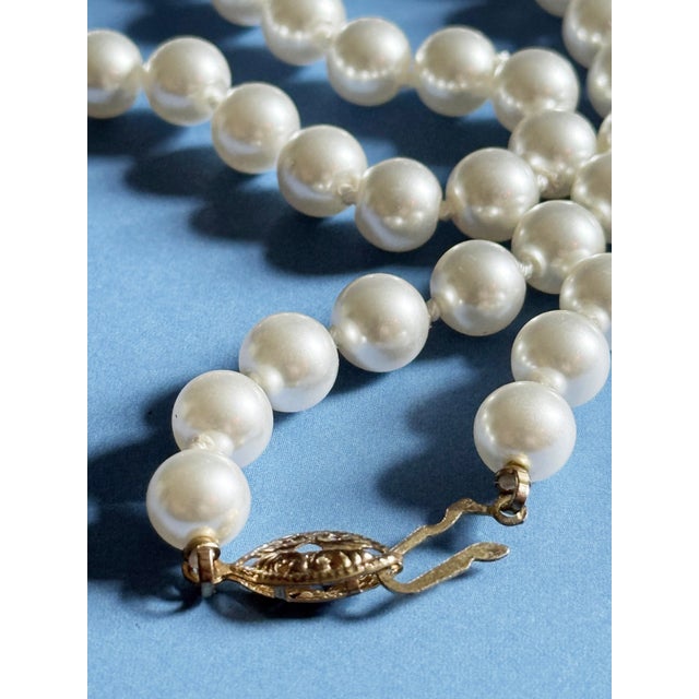Napier Vintage Mid Century Glass Faux Pearl Necklace With Filigree Fishhook Clasp For Sale - Image 4 of 6