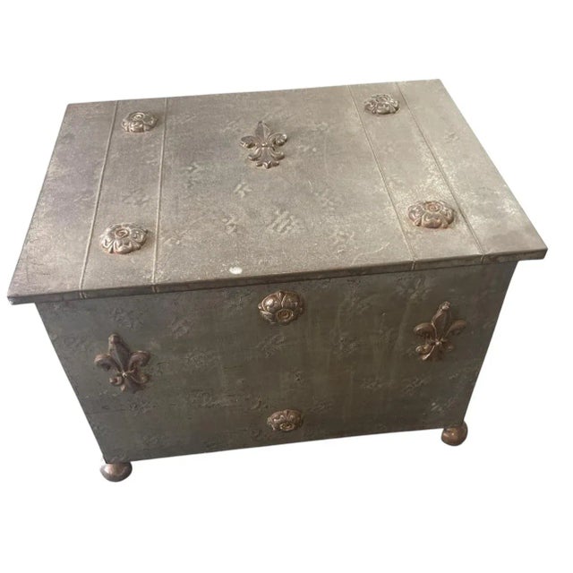 Vintage English Metal-Lined Storage Trunk/Bin For Sale In West Palm - Image 6 of 6