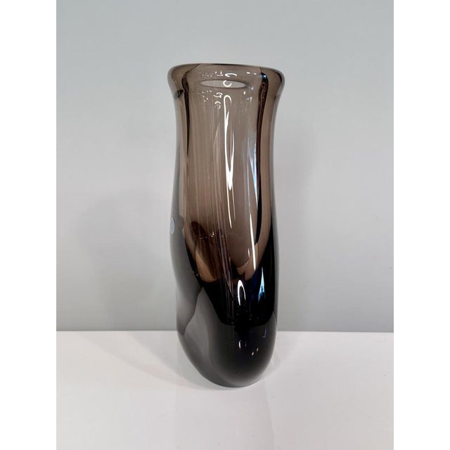 Mid-Century Modern Sculptural Bohemian Smoked Glass Vase by Miroslav Klinger for Zelezny Brod ZBS, Czechoslovakia, 1950s For Sale - Image 3 of 17