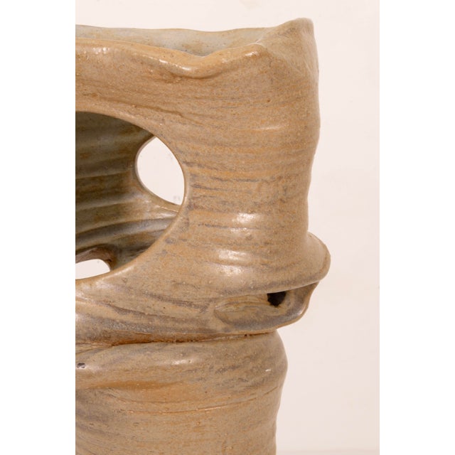 Late 20th Century Joanna Price Signed Mid Century Tall Biomorphic Beige Ikebana Ceramic Vase For Sale - Image 5 of 7
