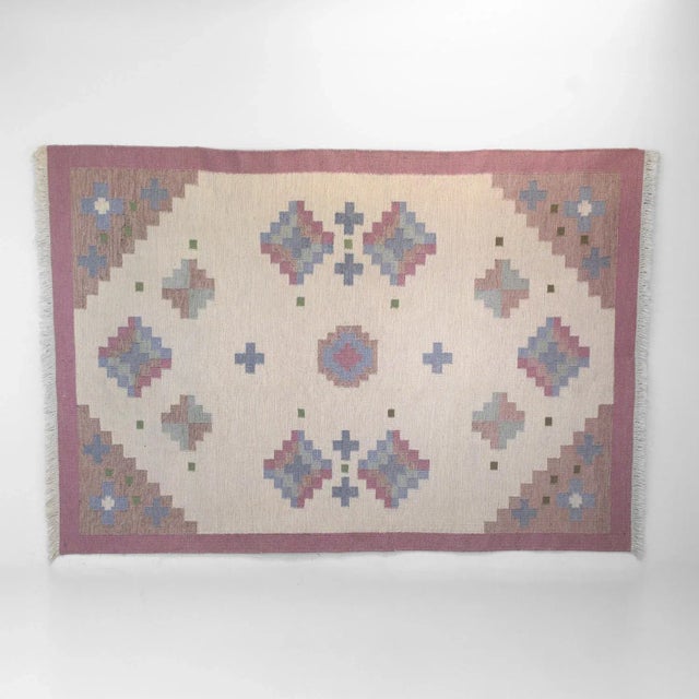 Textile Large Mid-Century Swedish Kilim in Tones of Pink and Cream, 1960 For Sale - Image 7 of 7