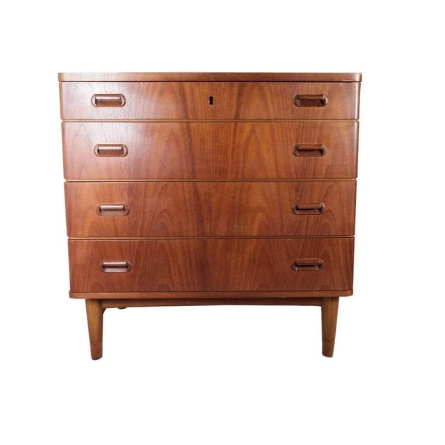 Teak chest of drawers with 4 drawers of Danish design from the 1960s. In very good used condition. Dimensions in cm: H: 78...