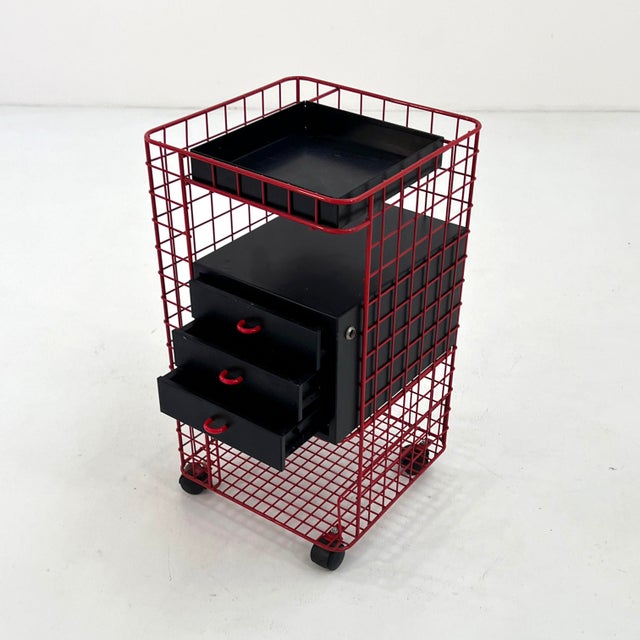 Wire Chest of Drawers on Wheels, 1980s, in Good conditions. Designed 1960 to 1969