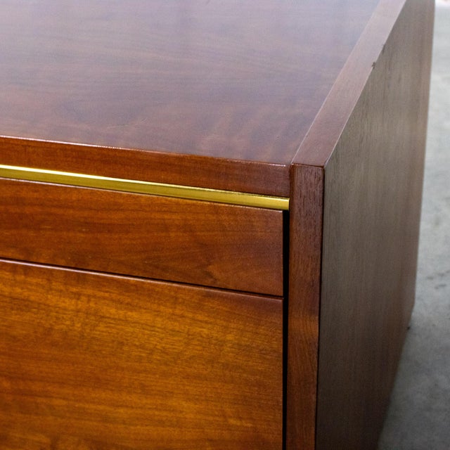 Brown Mid to Late 20th Century MCM to Modern Walnut Executive Desk by Commonwealth Contract Furnishings For Sale - Image 8 of 18