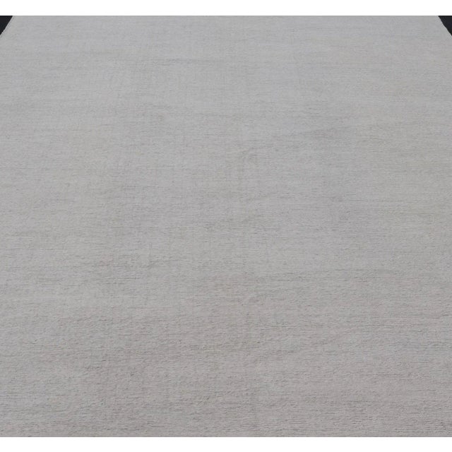 2010s Reversible Large Modern Thick Flat Weave Rug in Minimalist Design With Khaki & Neutrals For Sale - Image 5 of 12