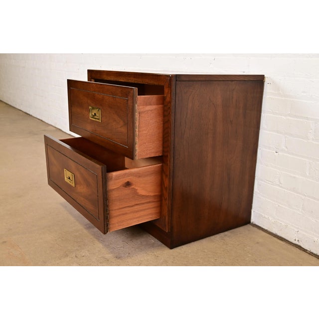 Henredon Style Mid-Century Modern Campaign Oak Nightstand, Circa 1970s For Sale In South Bend - Image 6 of 14